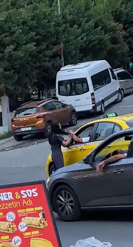 Trafikte Dehşet: Genç Kıza Yumruk Atıp Kaçtı! AW512851 03 - Marmara Bölge Gazetesi