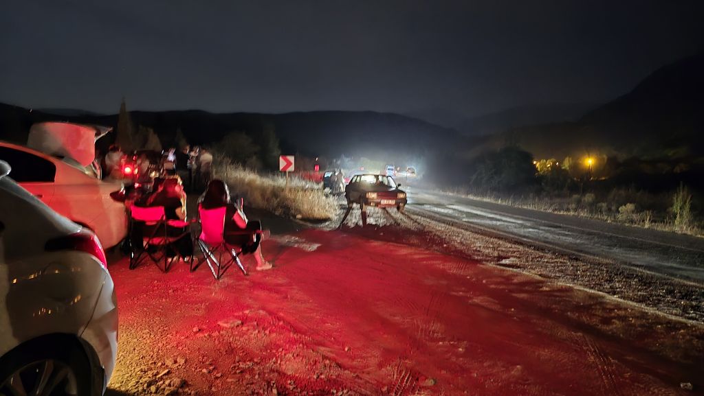 Mahalle Yanarken Saçlarını Taradılar! AW513114 03 - Marmara Bölge Gazetesi
