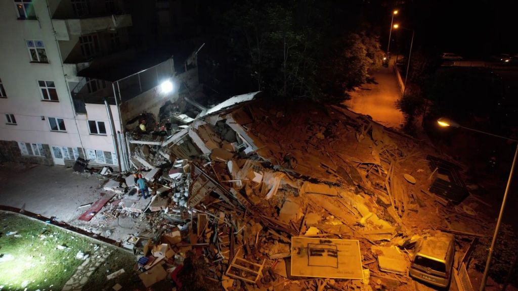 Sındırgı Depreminde Enkaz Havadan Görüntülendi AW514885 01 - Marmara Bölge Gazetesi