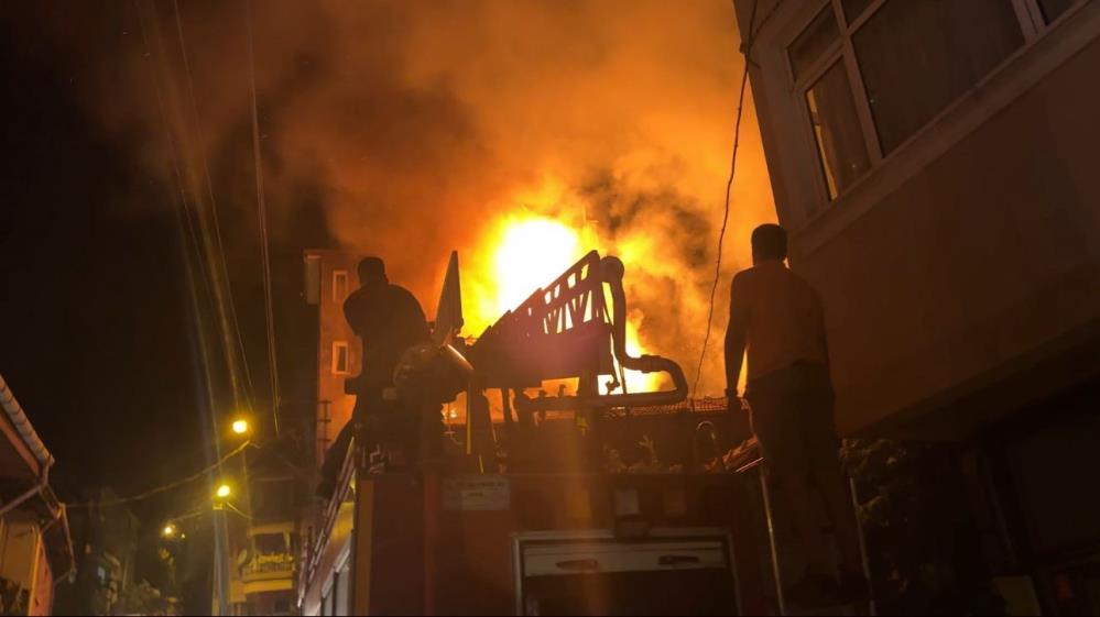 Dursunbey’de Korkutan Yangın: Yavru Kediler Alevlerin Arasından Kurtarıldı AW516330 04 - Marmara Bölge Gazetesi