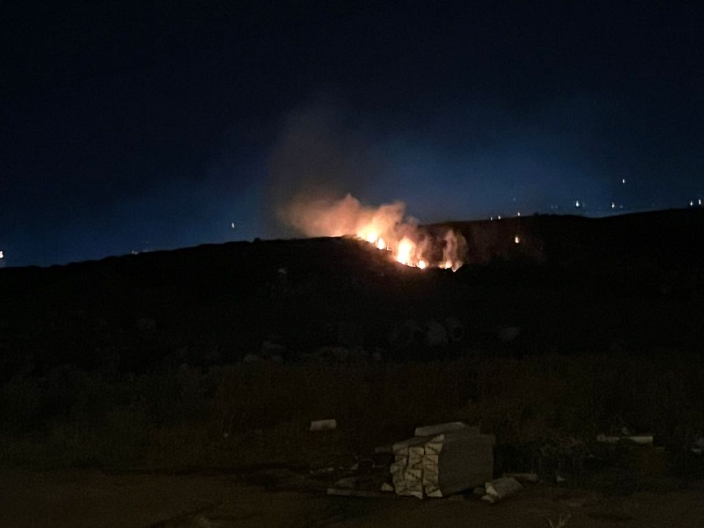 Balıkesir’de Yüksek Gerilim Hattı Facia Yarattı: Çöplükte Çıkan Yangın Araziye Sıçradı AW519139 04 - Marmara Bölge Gazetesi