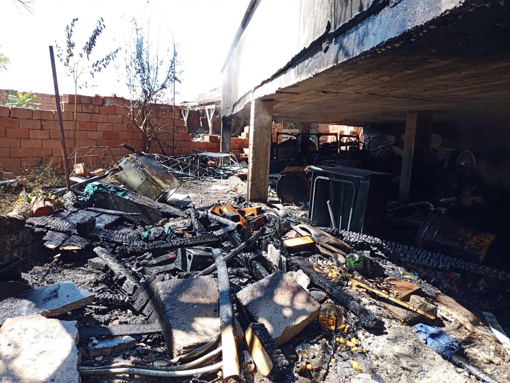 Balıkesir’in Altıeylül ilçesinde 2 katlı bir evin bodrum katında çıkan