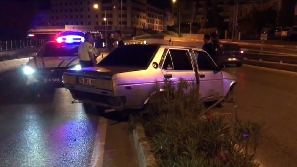 Balıkesir’de gece saatlerinde meydana gelen trafik kazasında, alkollü ve ehliyetsiz