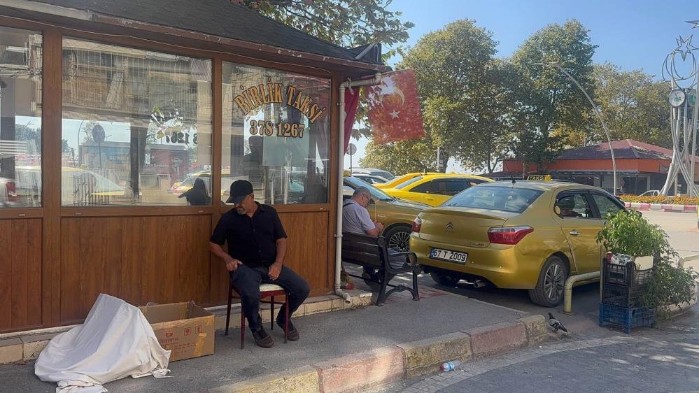 Taksi Durağında Şefkat Nöbeti! AW527450 02 - Marmara Bölge Gazetesi