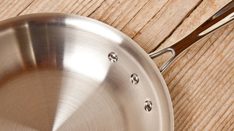 Balıkesirli mutfak tutkunları, paslanmaz çelik tavaları yapışmaz hale getiren bu