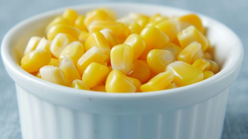 Balıkesir’de yazın en çok tüketilen atıştırmalıklardan biri olan bardakta mısır,