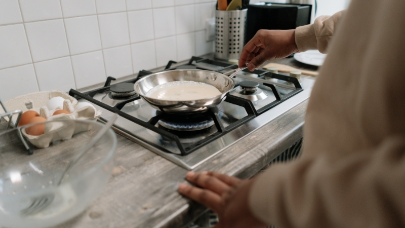 Balıkesir mutfaklarında en çok tercih edilen paslanmaz çelik tavalar, artık