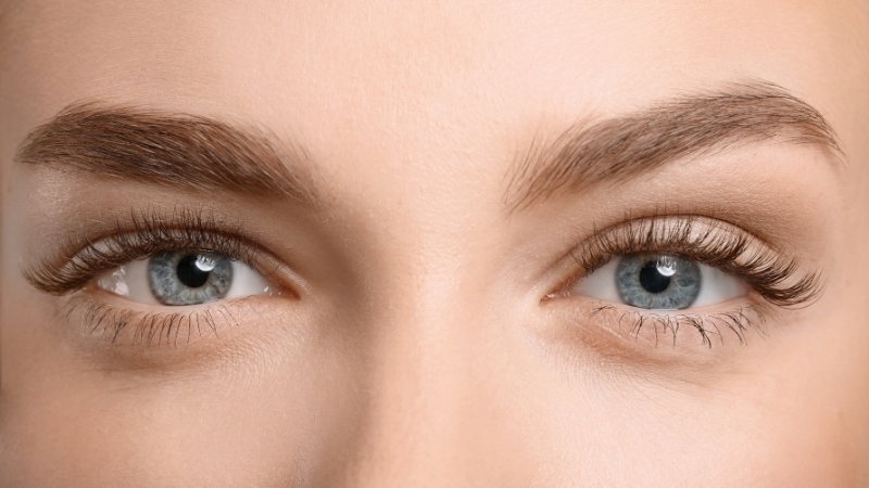 Balıkesir’de kadınların göz kamaştıran kirpiklere ulaşması için pahalı ürünlere gerek