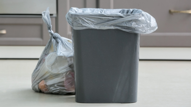 Kurtçuklara Elveda! Mutfaktaki Baharatlarla Hijyen Zamanı Sadece acı biber ve tarçın kullanarak Balıkesir’de çöp kutularında sıkça