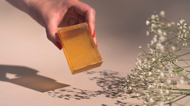 Balıkesir’de sivilce izlerinden şikayet edenlerin imdadına doğal kojik asit sabunu