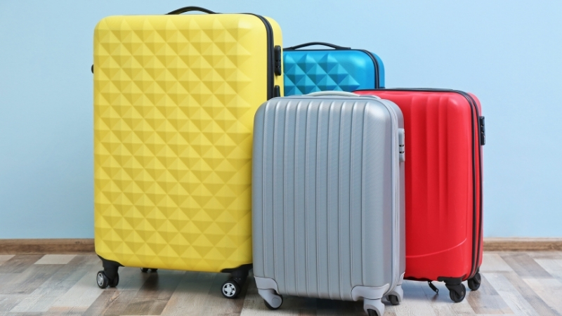 Üniversiteye hazırlanan Balıkesirli gençler, valiz ve bavul alışverişiyle yeni hayatlarına