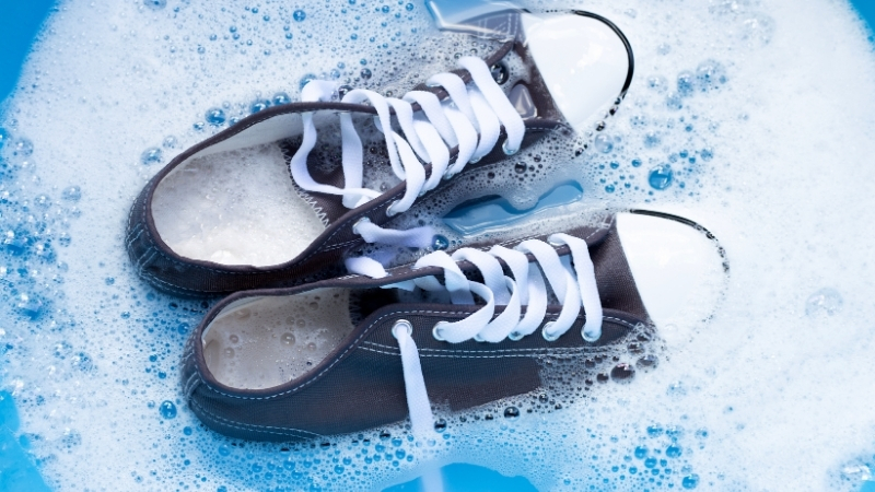 Sararan beyaz ayakkabılar, Balıkesir’de evde kolayca uygulanabilecek doğal yöntemlerle ilk