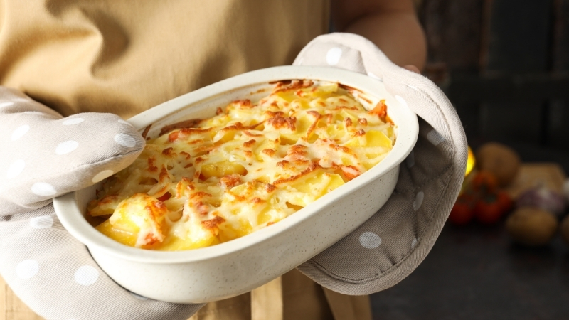 Fransız mutfağının sevilen yemeği patates graten, birkaç püf noktasına dikkat