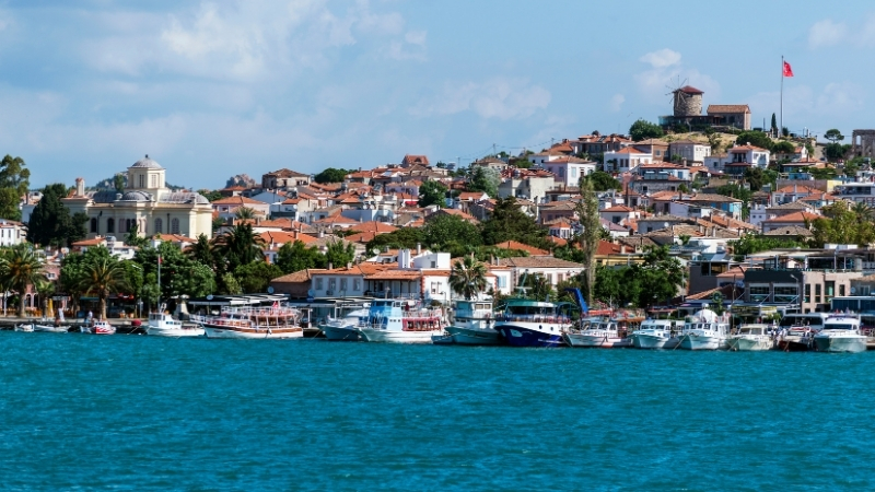 Balıkesir’de Görülmesi Gereken 10 Yer Doğayla tarihin kucaklaştığı Balıkesir, keşfetmeye doyamayacağınız rotalarla yeniden gönlünüzü fethedecek.