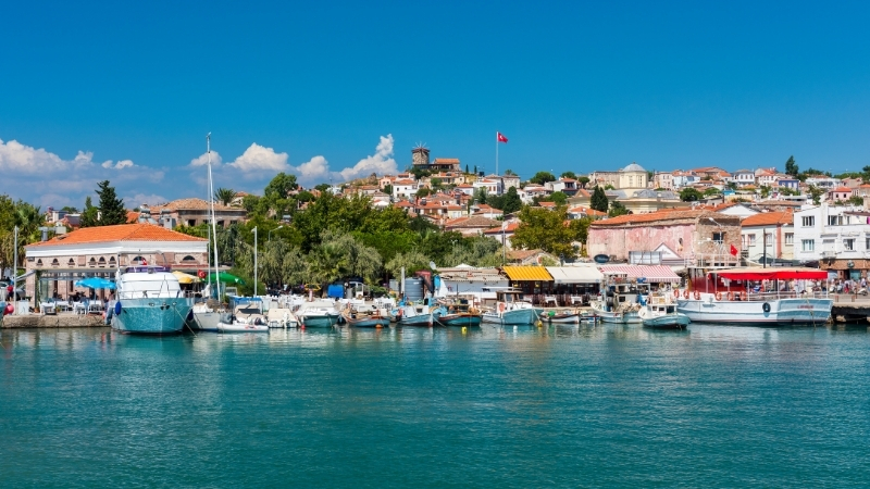 Ege ile Marmara’yı buluşturan Balıkesir, masmavi denizi, yemyeşil doğası ve