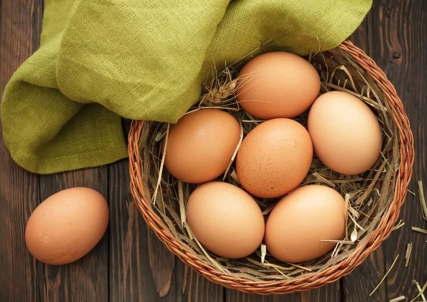 Yaz sıcaklarında oda sıcaklığında saklanan yumurtalar, kısa sürede bozulup gıda