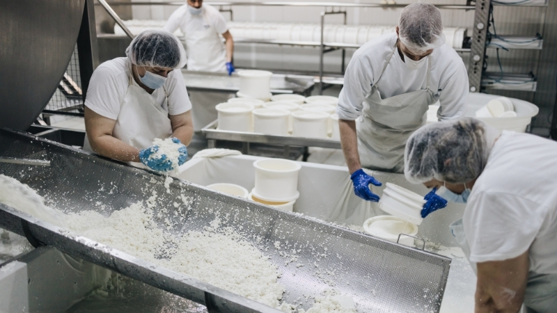 Balıkesir Valisi İsmail Ustaoğlu, Gönenli Süt ve Süt Ürünleri işletmesini