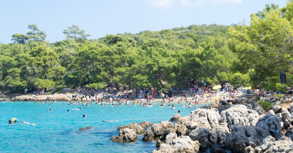 Gökçeada’nın gözlerden uzak kıyısı İncekum Plajı, sakinliğiyle başka bir dünyanın