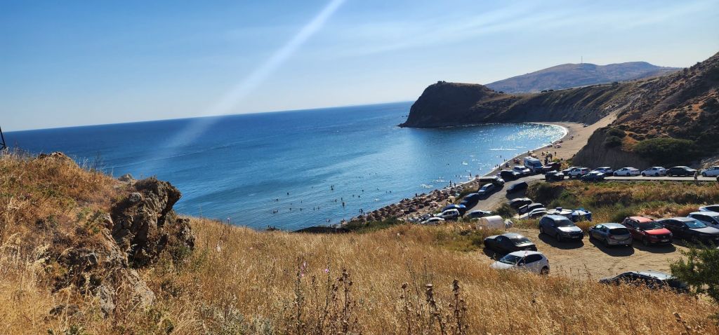 Berrak denizi ve yemyeşil doğasıyla Laz Koyu, huzur arayanların yeni
