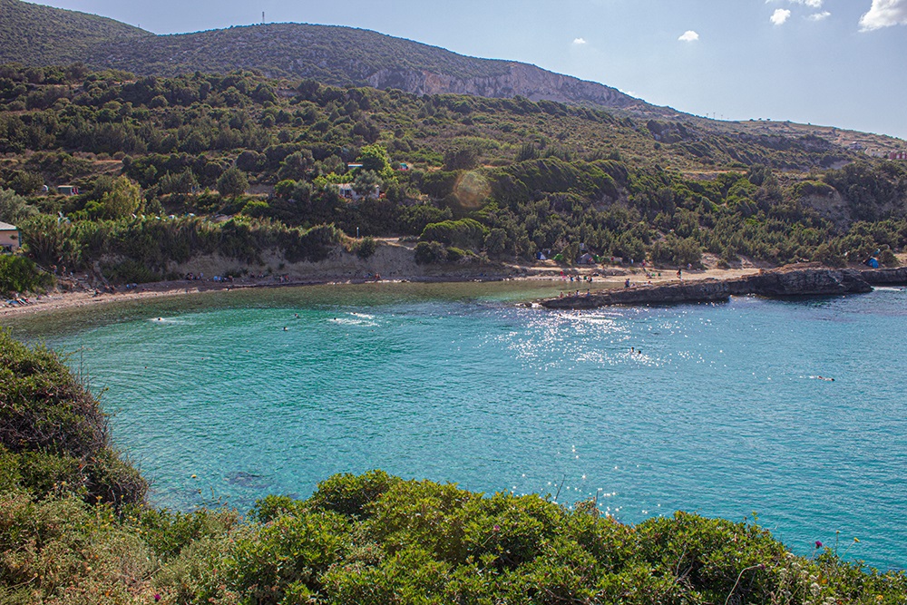 Ege’nin saklı köşelerinden Karaburun’daki Küçükbahçe Plajı, tertemiz denizi, doğal yapısı
