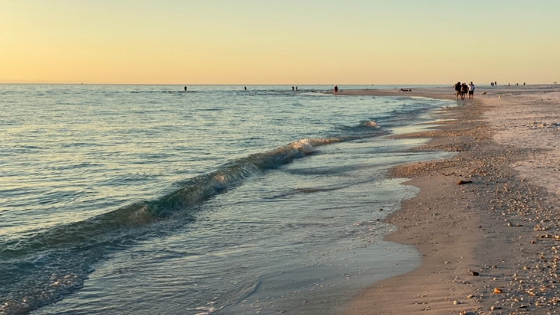 Cunda Adası’nın arka tarafında konumlanan Çataltepe Plajı, sakin atmosferi ve