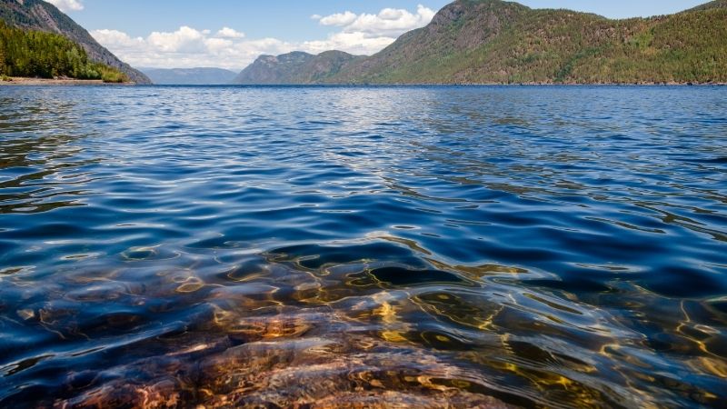 İzmir’in Çeşme ilçesinde bulunan Ilıca Halk Plajı, hem doğal güzellikleri