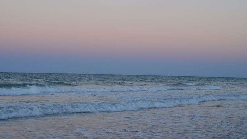 İzmir’in Urla ilçesinde yer alan Demircili sahili, berrak denizi, çakıllı