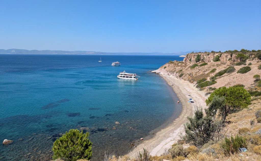 Ayvalık’ın Doğallığıyla Göz Kamaştıran Plajı TR604288 - Marmara Bölge Gazetesi
