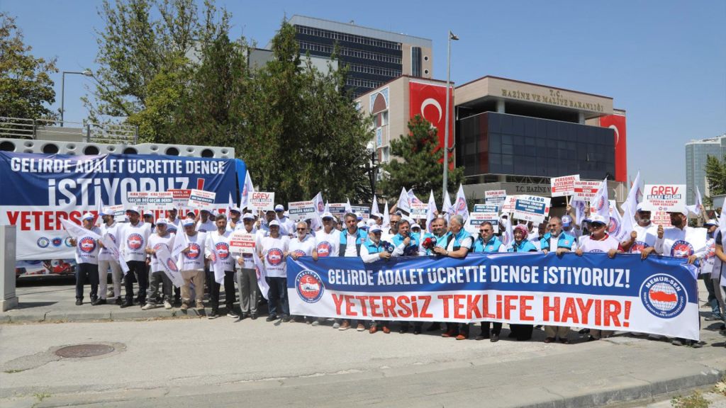 Memur Zam Görüşmelerinde İkinci Teklif Krizi: Ali Yalçın’dan Sert Çıkış TeklifYenilensinEylemleri 3 - Marmara Bölge Gazetesi