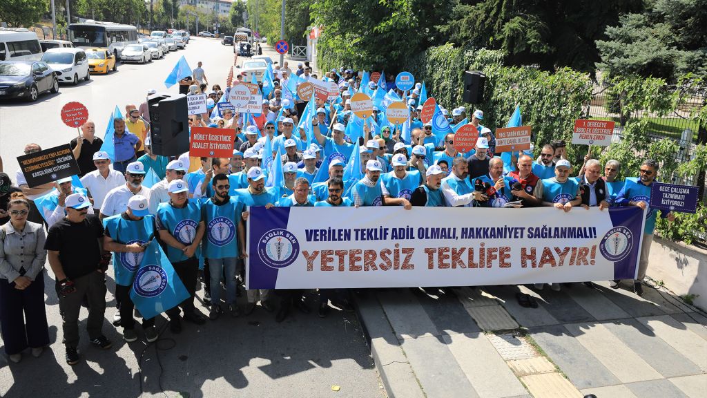 Memur Zam Görüşmelerinde İkinci Teklif Krizi: Ali Yalçın’dan Sert Çıkış TeklifYenilensinEylemleri 7 - Marmara Bölge Gazetesi