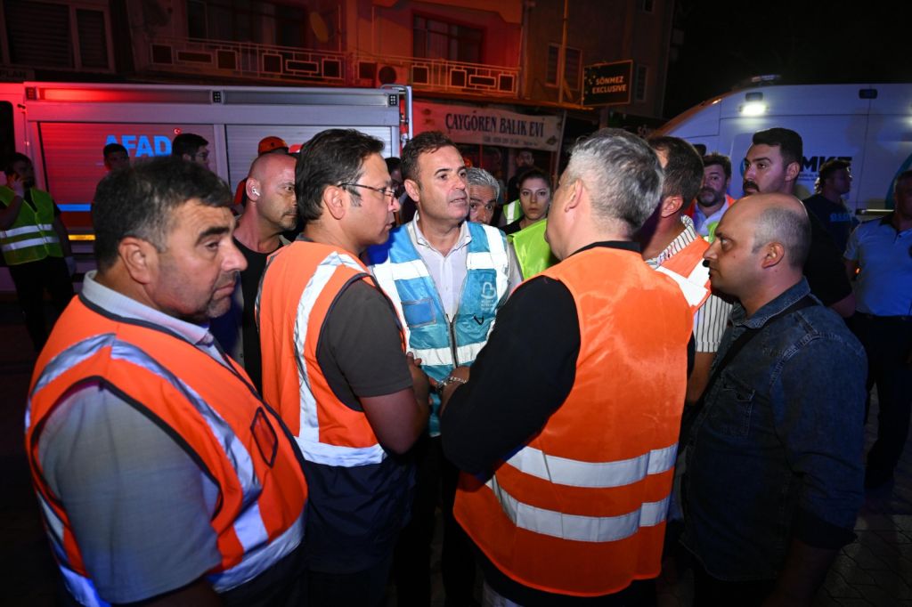Sındırgı’da Deprem Gecesi: Dayanışma Anları WhatsApp Image 2025 08 11 at 00.25.56 - Marmara Bölge Gazetesi