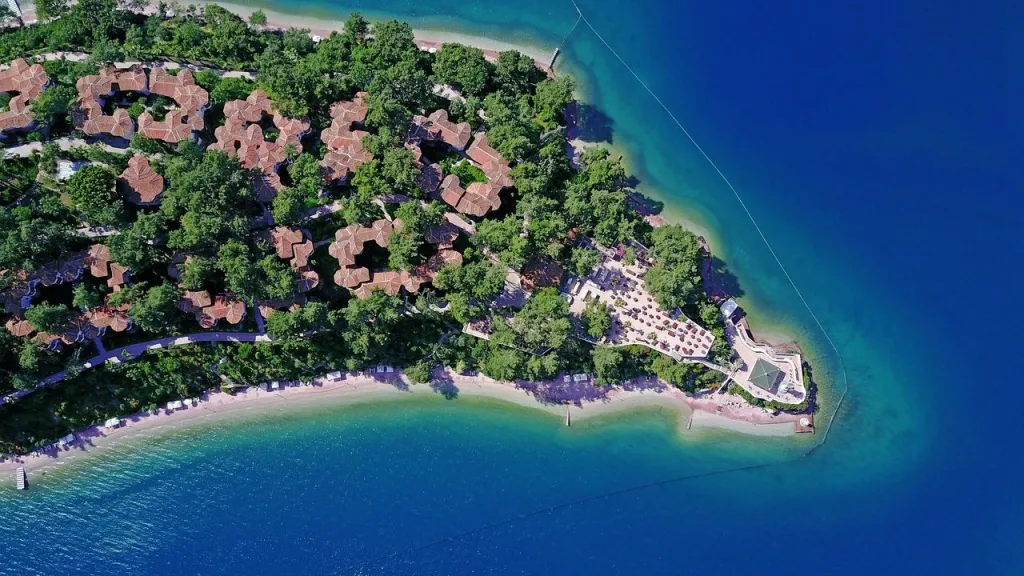 Muğla’nın incisi Fethiye, Ölüdeniz, Kabak ve Çalış plajlarıyla tanınsa da,