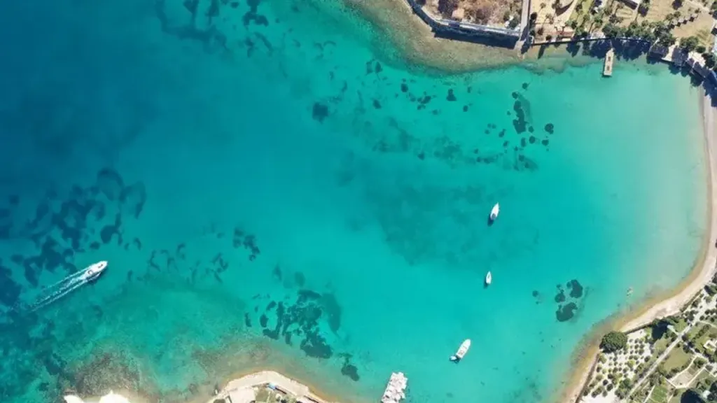 İzmir’in gözde tatil beldesi Çeşme, yaz aylarında yoğun bir turizm