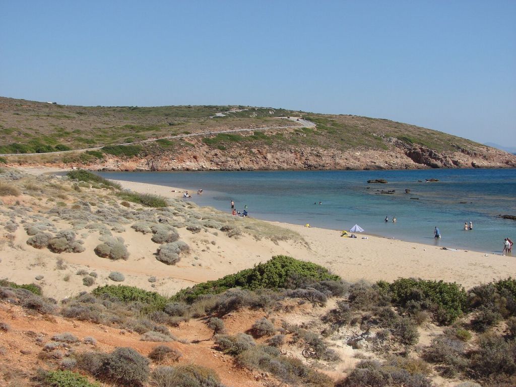 Altın sarısı kumsalı ve masmavi deniziyle Ayana Plajı, doğayla iç