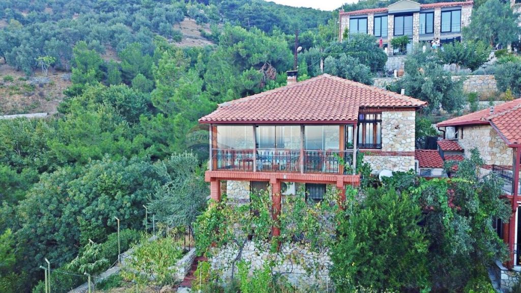 Kazdağları’nın eteklerinde saklı kalan Güre Kavurmacılar Köyü, doğası, tarihi dokusu