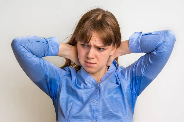 Sıcakta Ter Kokusunu Önleyen Doğal Çözümler cok terlemek neden olur 0ac0 - Marmara Bölge Gazetesi