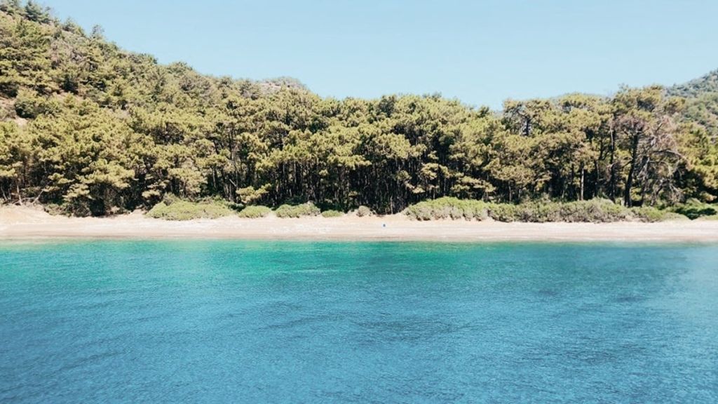 Ege’nin kalabalık tatil merkezlerinden uzaklaşıp sessizliğin içinde doğayla baş başa