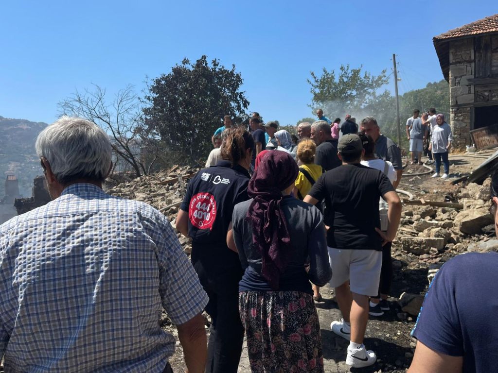 Balıkesir’in Sındırgı ilçesinde 10 Ağustos’ta meydana gelen 6.1 büyüklüğündeki deprem