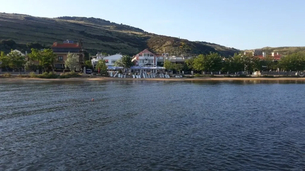 Emeklilerin Yeni Kaçış Noktası Göreni Hayran Bırakıyor emekli olanlar hemen buraya yerlesiyor tertemiz plaji ve sakin dogasiyla egenin kucuk cenneti - Marmara Bölge Gazetesi