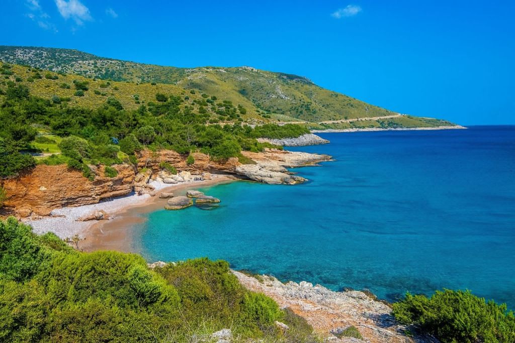 Muğla’nın gözde turizm duraklarından Datça’da, Hisarönü Körfezi’nin incisi Balıkaşıran Koyu,