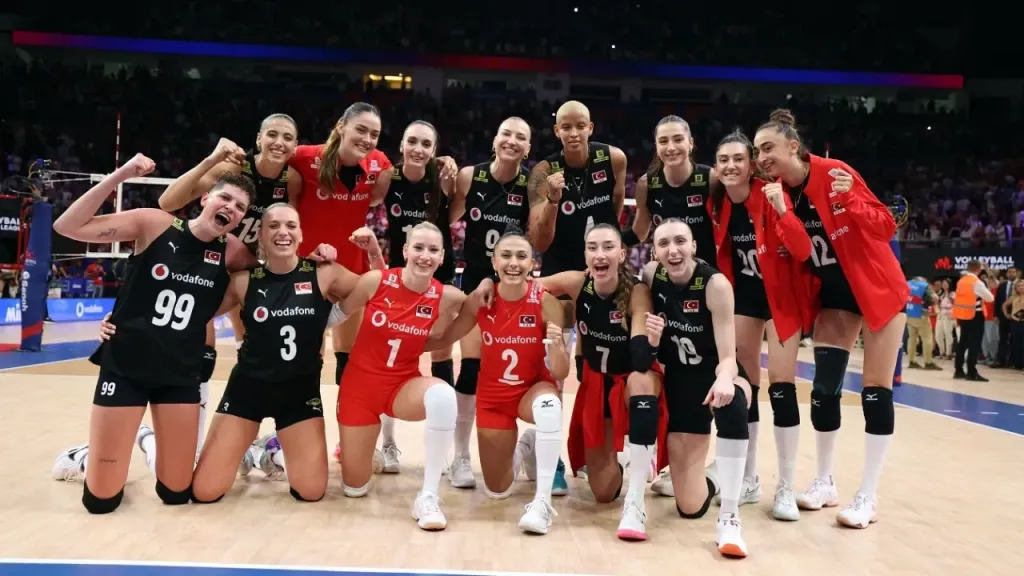 A Milli Kadın Voleybol Takımı’nın yıldız oyuncusu Ebrar Karakurt, saç