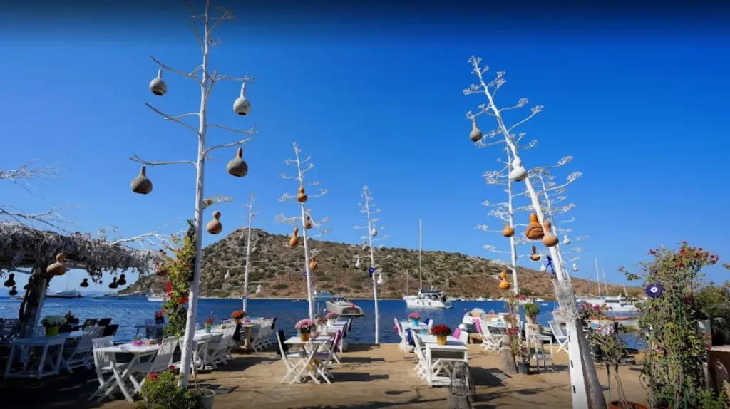 Antik Myndos’un izlerini taşıyan Gümüşlük Sahili, Ege’nin en huzurlu kıyılarından