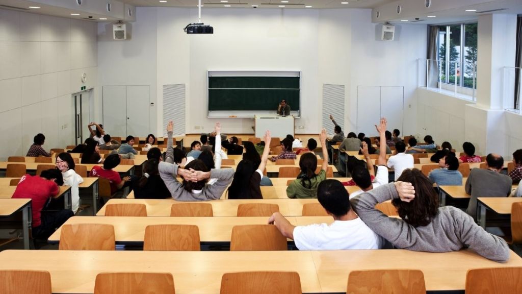 Türkiye'de sahte diploma düzenleyen dolandırıcılık çetesiyle ilgili yürütülen soruşturmada çarpıcı