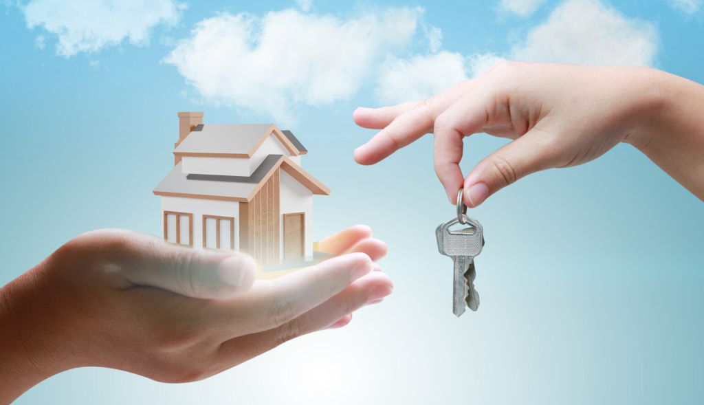 Sistem Değişti, Kavga Bitti! Kira Davalarında Akılalmaz Gelişme! hands estate agent giving keys customer buying house real estate home property investment concept 3d illustration scaled 1 - Marmara Bölge Gazetesi