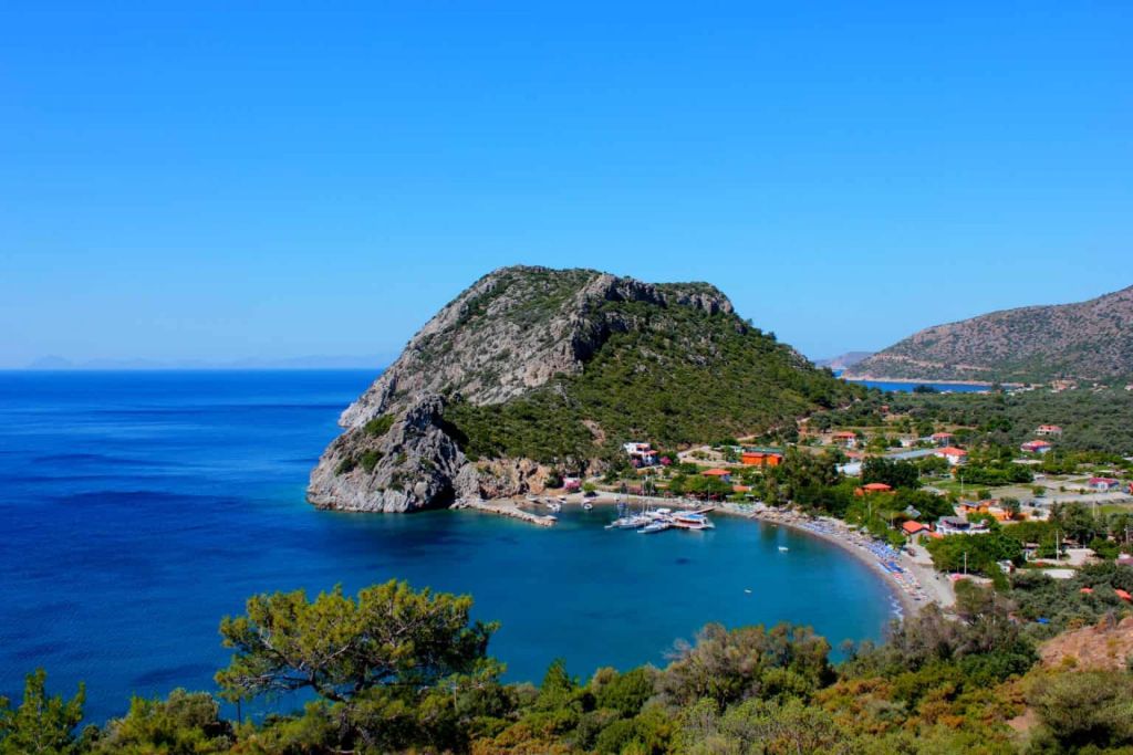 Ege’nin saklı cennetleri arasında gösterilen Hayıtbükü Koyu, Muğla’nın Datça ilçesine