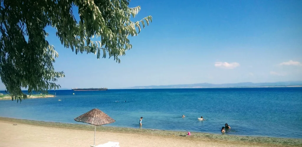 Berrak denizi, incecik kumsalı ve huzurlu atmosferiyle Kadınlar Hamamı Plajı,