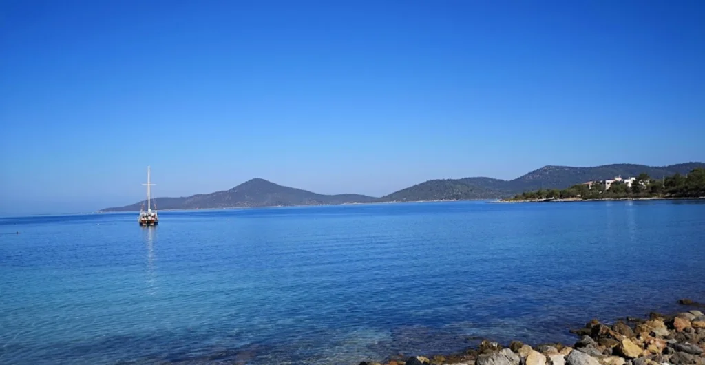 Tarihi İasos Antik Kenti’nin kıyısında konumlanan Kıyıkışlacık, Muğla’nın en huzurlu