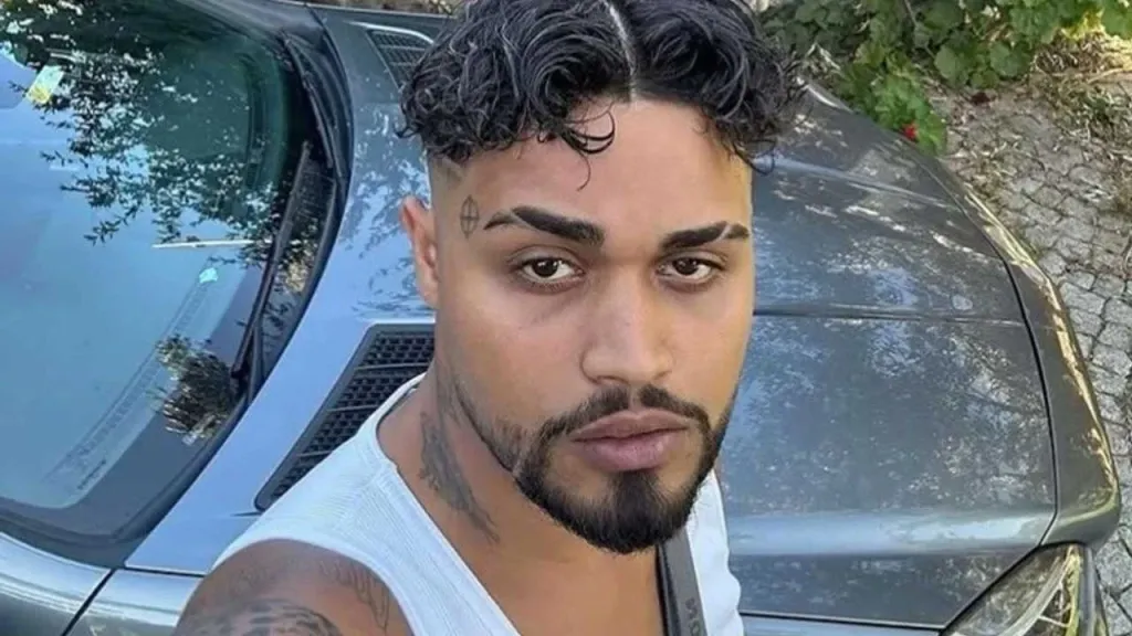 Rap müziğin genç isimlerinden Lvbel C5, son konserindeki tavırlarıyla sosyal