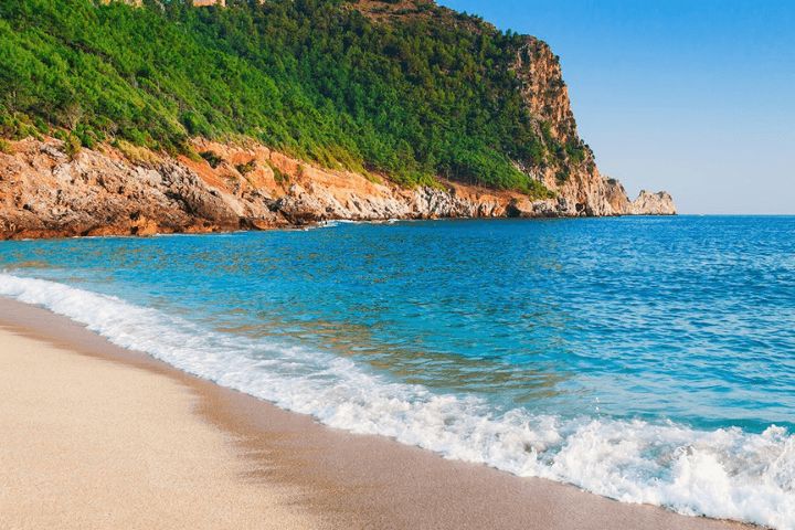 Antik efsanelerle çevrili Kleopatra Plajı, Alanya’nın en gözde sahillerinden biri