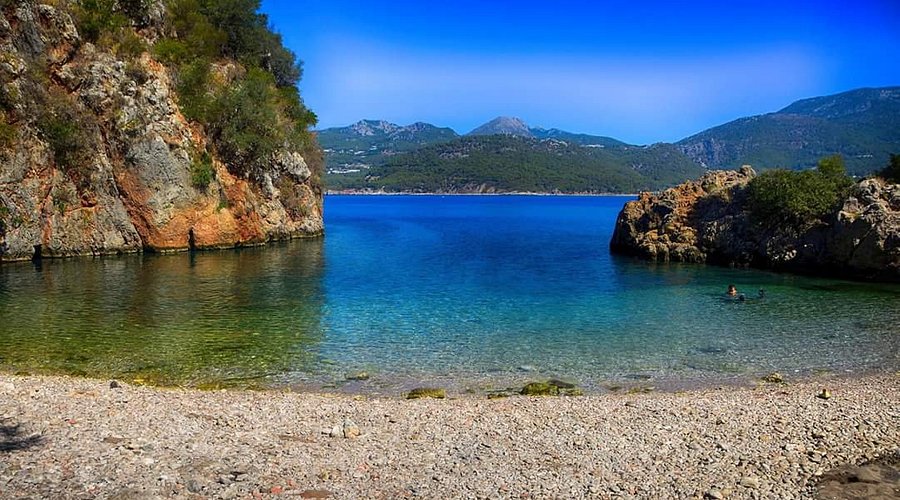 El değmemiş doğası ve berrak deniziyle dikkat çeken Korsan Koyu,